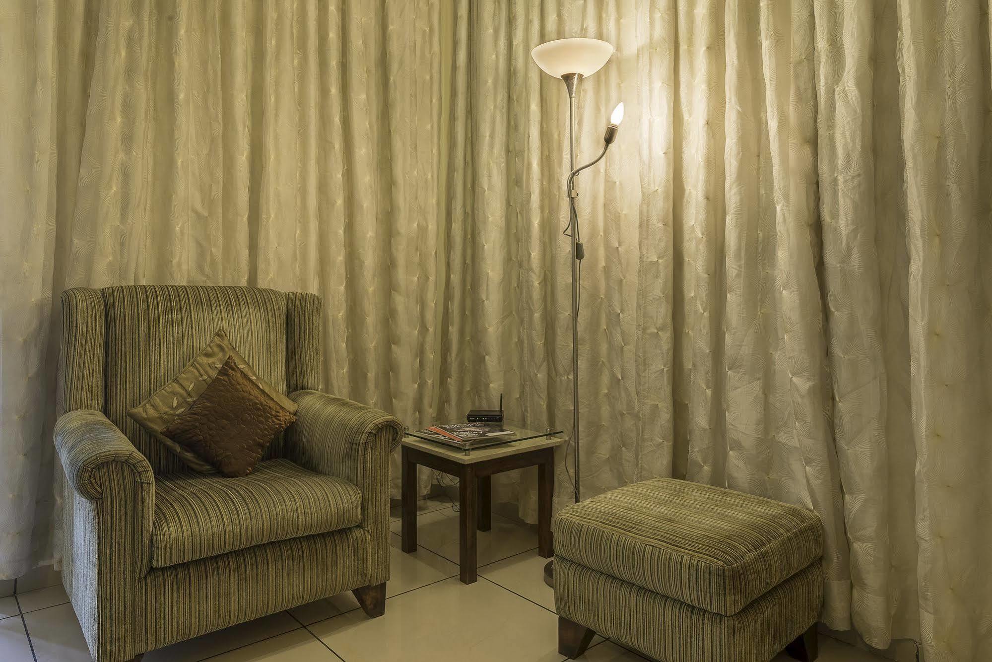 Mayflower Hayz Boutique Bangalore Buitenkant foto